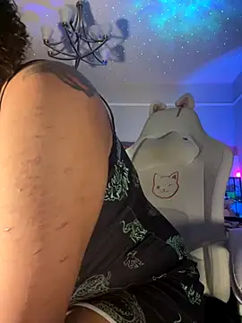 loveluna8 online show from September 19, 2025, 8:38 am