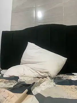 mysteriousgirl20 online show from April 15, 2026, 11:05 pm