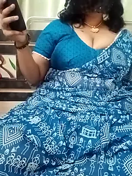 MONA DARLING31 online show from November 3, 2025, 4:25 am