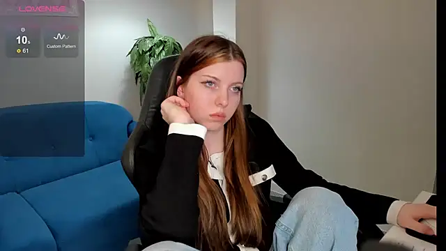 Sandra  Cute online show from February 3, 2025, 11:31 am