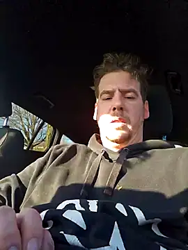 Snapshot of Titanhoott chatting on December 27, 2024, 12:45 pm Titanhoott online show from December 27, 2024, 12:45 pm