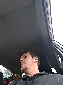 Snapshot of Titanhoott chatting on December 31, 2024, 8:37 am Titanhoott online show from December 31, 2024, 8:37 am