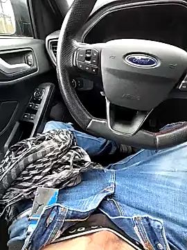 Snapshot of Titanhoott chatting on January 20, 2025, 12:49 pm Titanhoott online show from January 20, 2025, 12:49 pm