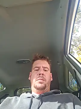 Snapshot of Titanhoott chatting on October 30, 2025, 12:50 pm Titanhoott online show from October 30, 2025, 12:50 pm