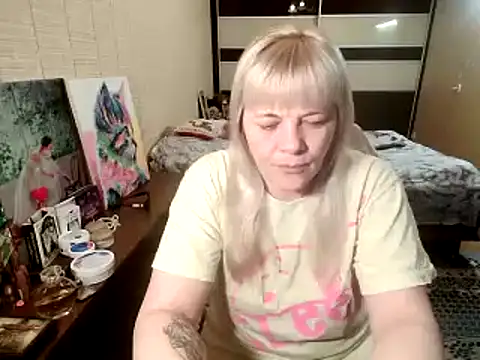 Lia Laguna77 online show from May 10, 2026, 10:31 am