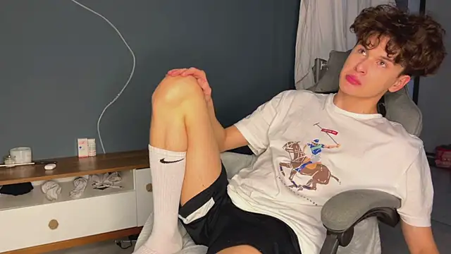 Snapshot of alyx_garden chatting on December 26, 2024, 4:04 pm alyx garden online show from December 26, 2024, 4:04 pm