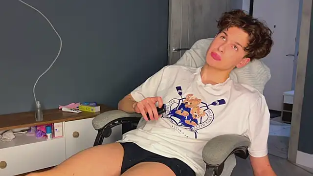 Snapshot of alyx_garden chatting on December 28, 2024, 8:15 pm alyx garden online show from December 28, 2024, 8:15 pm