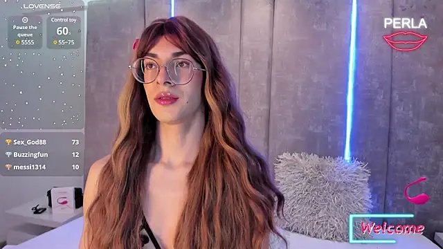 Snapshot of MaxiRogers chatting on February 3, 2025, 10:32 pm MaxiRogers online show from February 3, 2025, 10:32 pm