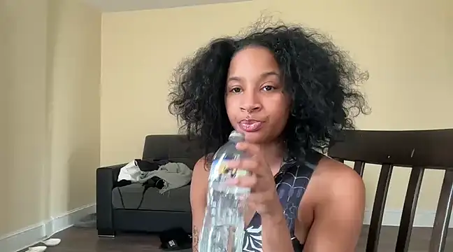 shandiloveslemonss online show from December 14, 2024, 5:14 pm