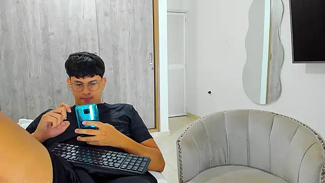 Snapshot of kittyandrick chatting on December 4, 2024, 7:17 am kittyandrick online show from December 4, 2024, 7:17 am