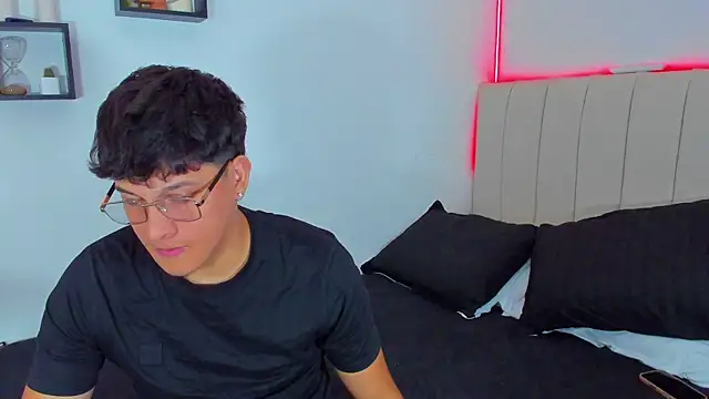 Snapshot of kittyandrick chatting on April 8, 2026, 9:53 am kittyandrick online show from April 8, 2026, 9:53 am