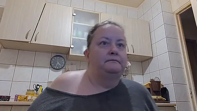 Snapshot of melissaBlessing chatting on December 18, 2025, 2:28 am melissaBlessing online show from December 18, 2025, 2:28 am