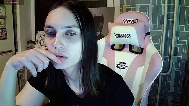 Snapshot of BlackHe4rts_ chatting on December 10, 2024, 7:54 pm BlackHe4rts  online show from December 10, 2024, 7:54 pm