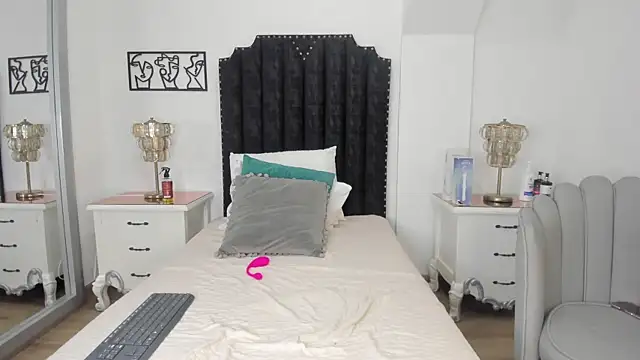  chloe adams online show from November 15, 2025, 3:15 am