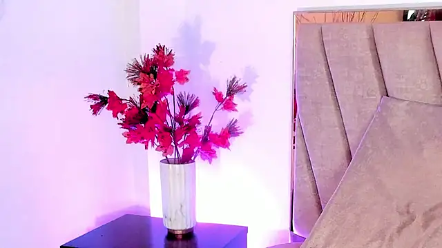 Snapshot of HollyHudsonn chatting on December 4, 2024, 3:32 pm HollyHudsonn online show from December 4, 2024, 3:32 pm