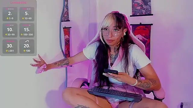 Snapshot of HollyHudsonn chatting on January 31, 2025, 5:32 pm HollyHudsonn online show from January 31, 2025, 5:32 pm