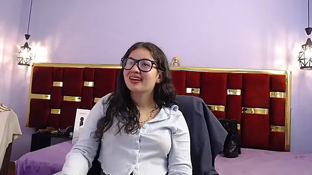 lilimini032 online show from November 18, 2025, 7:51 pm