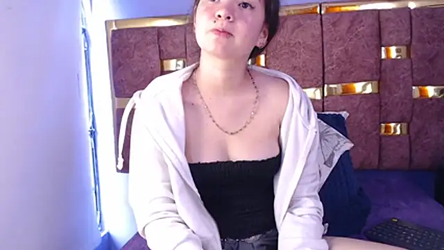 lilimini032 online show from March 18, 2026, 7:06 pm