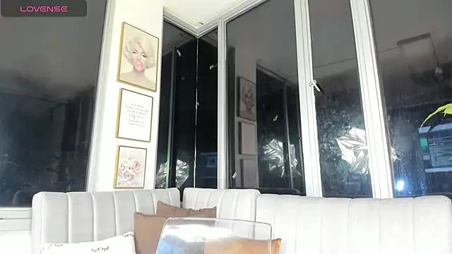 Snapshot of Megan_Lim chatting on February 14, 2025, 10:28 am Megan Lim online show from February 14, 2025, 10:28 am