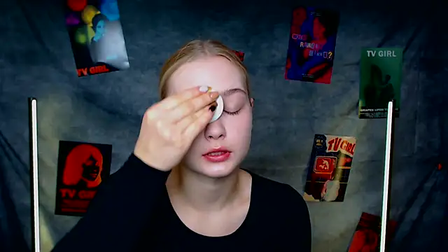 MademoiselleCl online show from October 5, 2025, 6:34 am