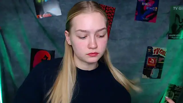 MademoiselleCl online show from November 9, 2025, 7:01 pm