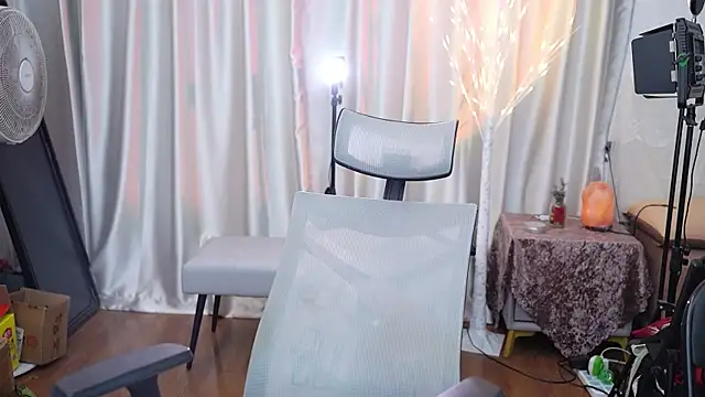 nono babyy online show from December 19, 2025, 1:45 am