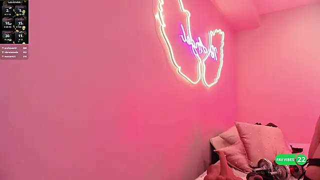 Ninna monroe  online show from September 18, 2025, 4:20 pm