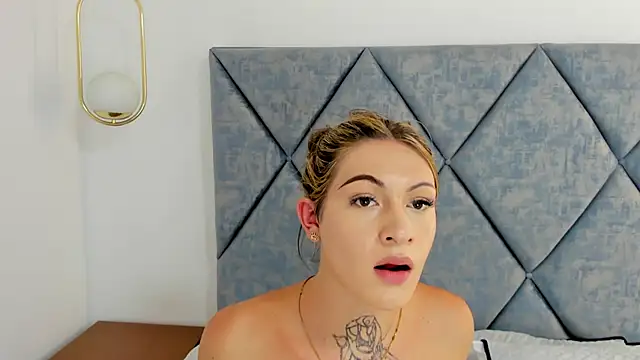 Snapshot of Lizz_Luna chatting on December 14, 2024, 9:35 pm Lizz Luna online show from December 14, 2024, 9:35 pm