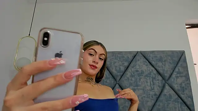 Snapshot of Lizz_Luna chatting on January 22, 2025, 1:53 pm Lizz Luna online show from January 22, 2025, 1:53 pm