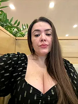 Sophie Eaton online show from November 11, 2025, 7:58 pm