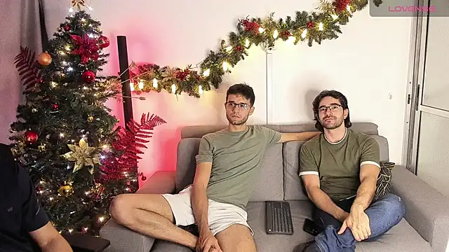 Snapshot of crisandrews chatting on December 4, 2024, 2:53 am crisandrews online show from December 4, 2024, 2:53 am