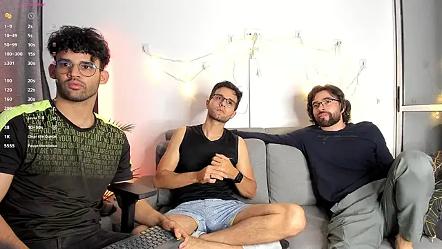 Snapshot of crisandrews chatting on January 15, 2025, 3:43 am crisandrews online show from January 15, 2025, 3:43 am