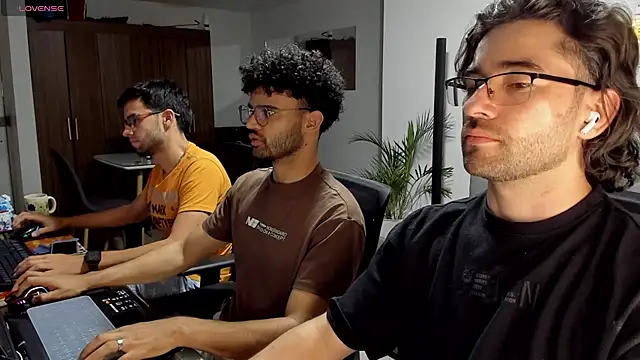 Snapshot of crisandrews chatting on February 25, 2025, 1:52 am crisandrews online show from February 25, 2025, 1:52 am