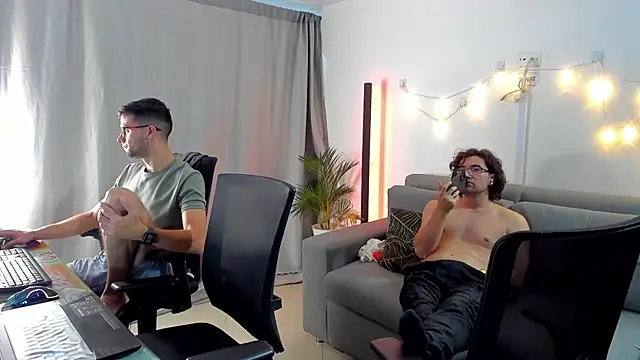 Snapshot of crisandrews chatting on March 12, 2025, 4:19 am crisandrews online show from March 12, 2025, 4:19 am