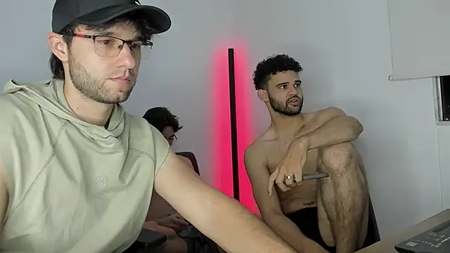 Snapshot of crisandrews chatting on September 16, 2025, 2:45 am crisandrews online show from September 16, 2025, 2:45 am