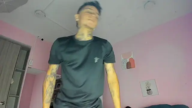 Ian Castillo  online show from November 3, 2025, 11:11 am