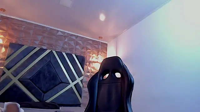 Ian Castillo  online show from February 4, 2026, 11:27 am