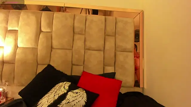 Oliviaa Evans online show from April 7, 2026, 2:12 am