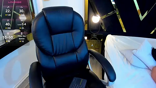 ninfomaria  online show from February 10, 2025, 9:25 pm