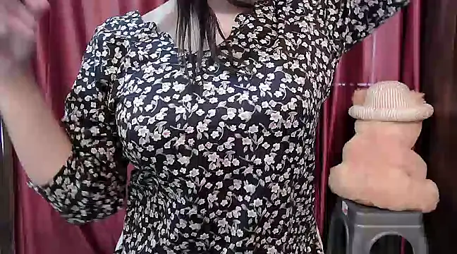 ANANYA-TIWARI online show from February 20, 2025, 5:23 am