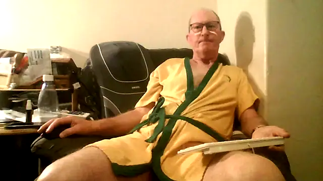 doggsy01 online show from November 22, 2025, 5:12 pm