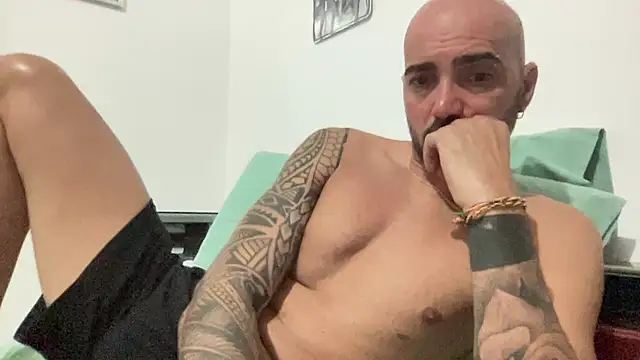 alessandromori91 online show from September 8, 2025, 8:08 pm