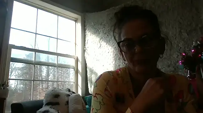 Snapshot of TopazVixen chatting on December 17, 2024, 3:06 pm TopazVixen online show from December 17, 2024, 3:06 pm