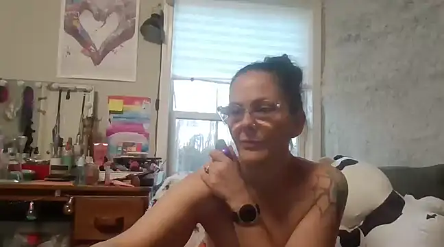 Snapshot of TopazVixen chatting on March 3, 2025, 12:05 pm TopazVixen online show from March 3, 2025, 12:05 pm