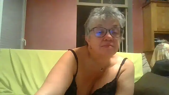 Vandeae44 online show from November 7, 2025, 8:53 pm