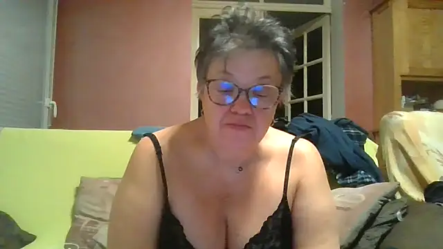Vandeae44 online show from March 2, 2026, 9:54 pm