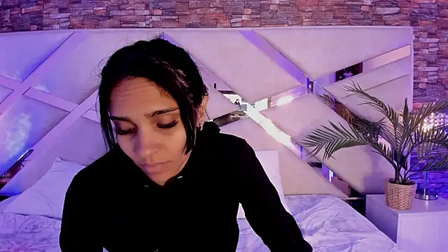 sophie pariss online show from December 22, 2025, 3:14 am