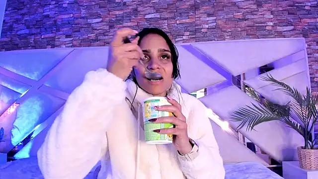 sophie pariss online show from December 23, 2025, 4:10 am