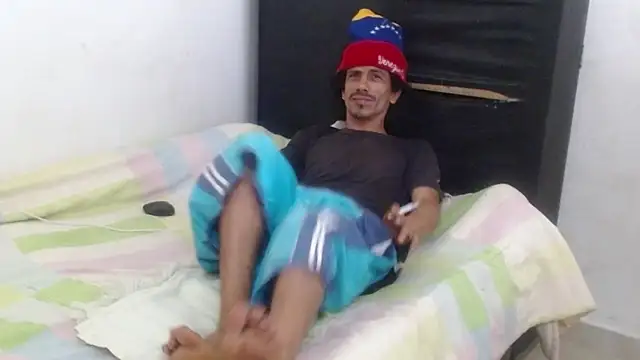 Snapshot of damian_bottom_bigcock chatting on December 4, 2024, 4:05 pm damian bottom bigcock online show from December 4, 2024, 4:05 pm