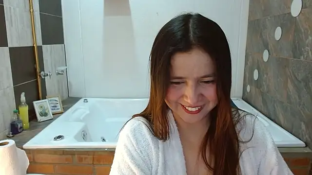 Snapshot of Heidy_Wells chatting on March 5, 2026, 12:34 pm Heidy Wells online show from March 5, 2026, 12:34 pm